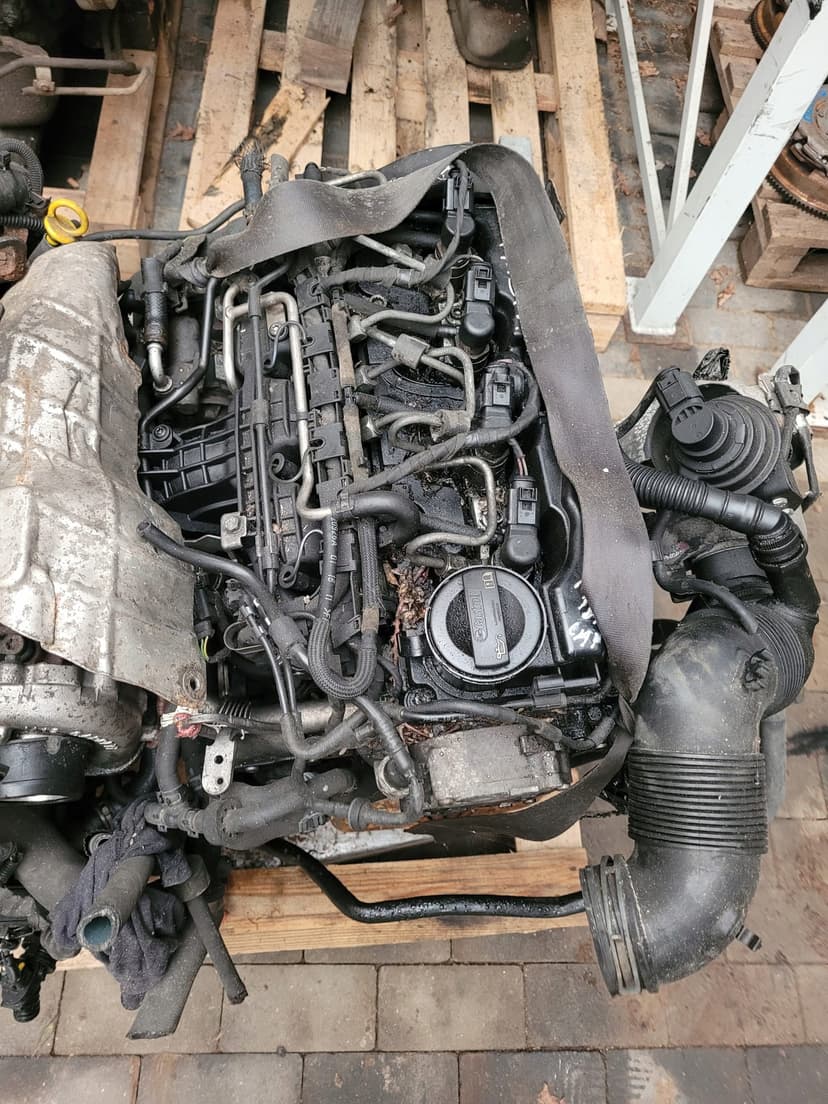 Silnik kompletny VOLKSWAGEN CAY 1.6 TDI GOLF A3