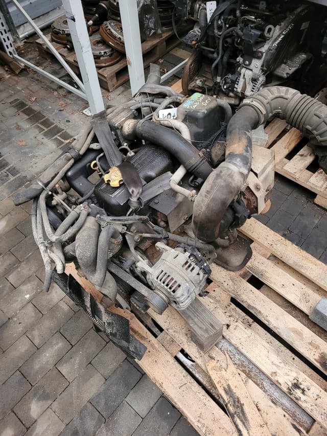 Silnik komplet. NISSAN ATLEON 3.0 TD BD30